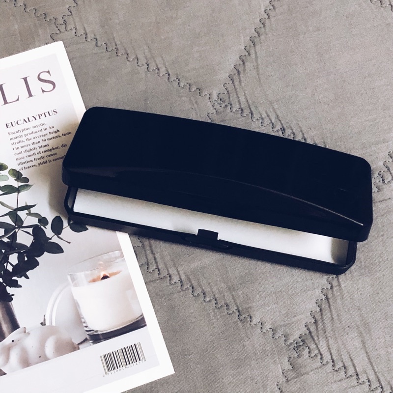 Hộp đựng kính cận bằng nhựa