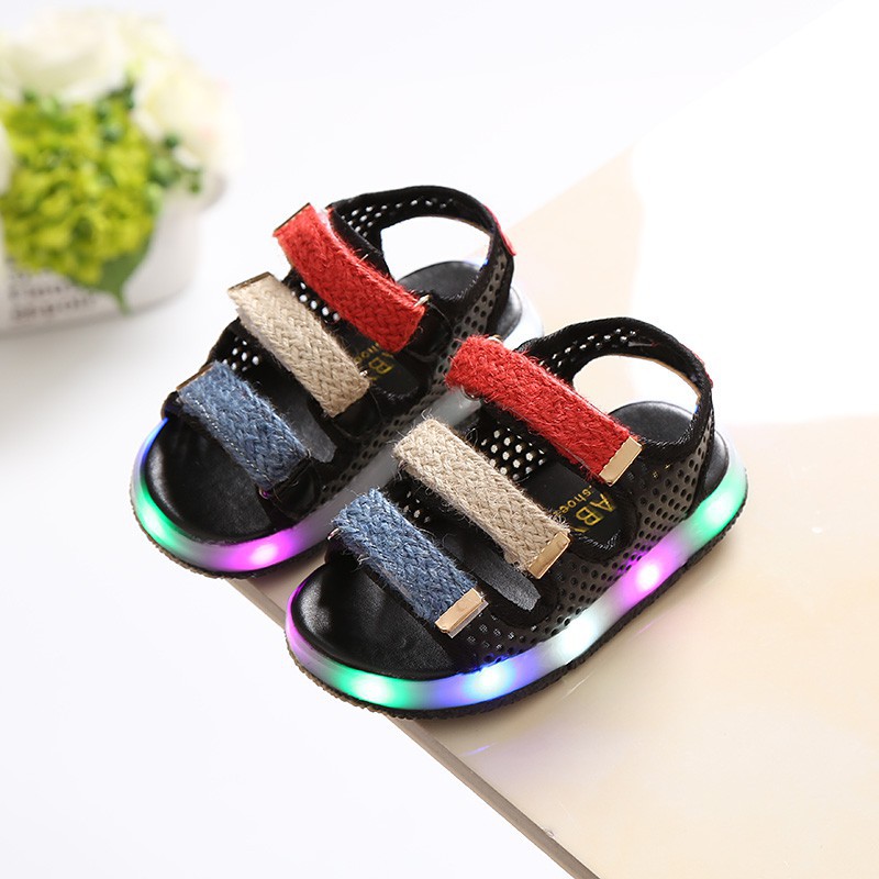 Giày sandal đế mềm thoáng khí có đèn LED nhiều màu sắc trang trí cho bé