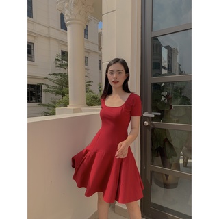 ĐẦM XOÈ CỔ VUÔNG