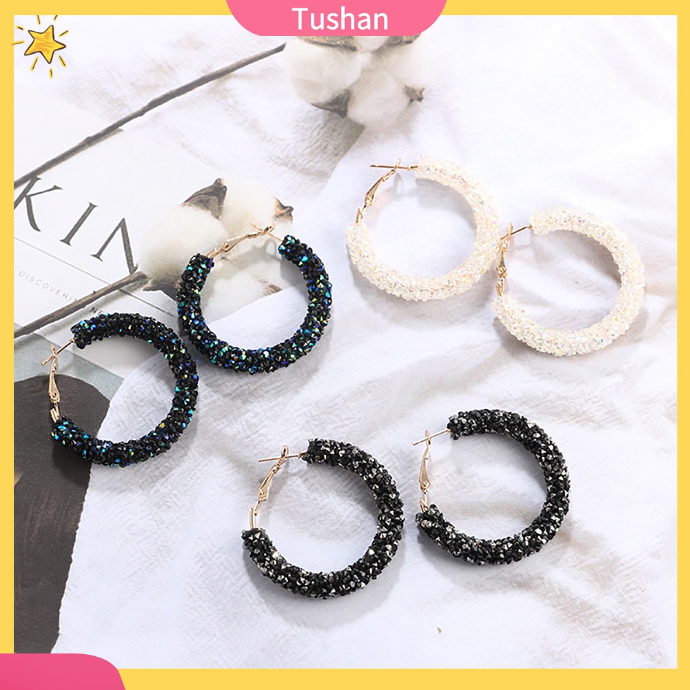 Khuyên tai dáng tròn phong cách thời trang tinh tế cho phái nữ