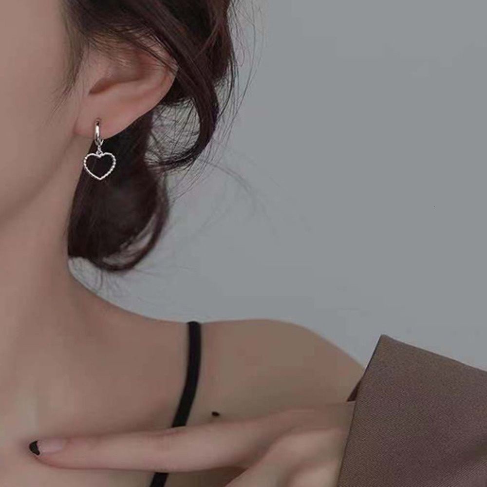 Khuyên tai hình trái tim phong cách hip hop cá tính cho nữ