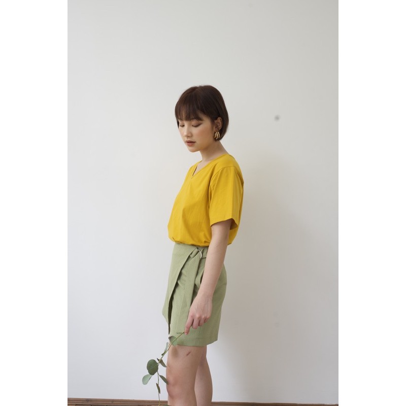 [FOUR6] Áo thun nữ cổ tim trơn ngắn tay cotton đẹp | BigBuy360 - bigbuy360.vn