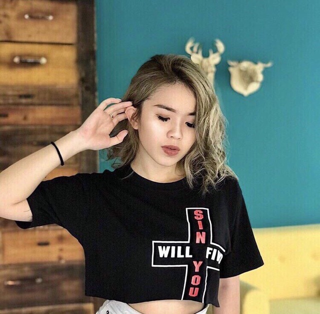 ÁO croptop tay ngắn áo hót ( chữ thập)