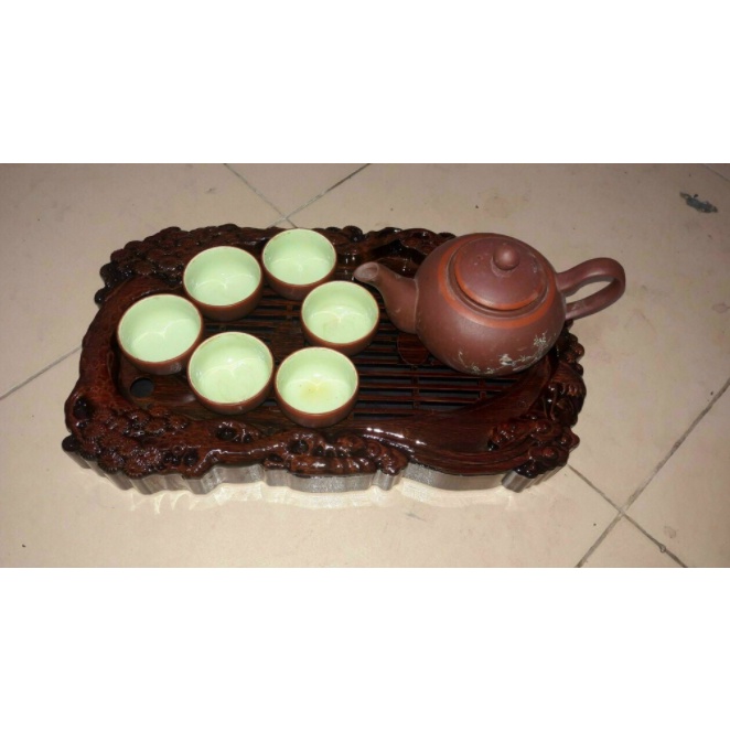 Khay Trà Đựng Ấm Chén Tùng Hạc Điêu Khắc Giả Gỗ Kích Thước 39cm x 23cm x 6cm