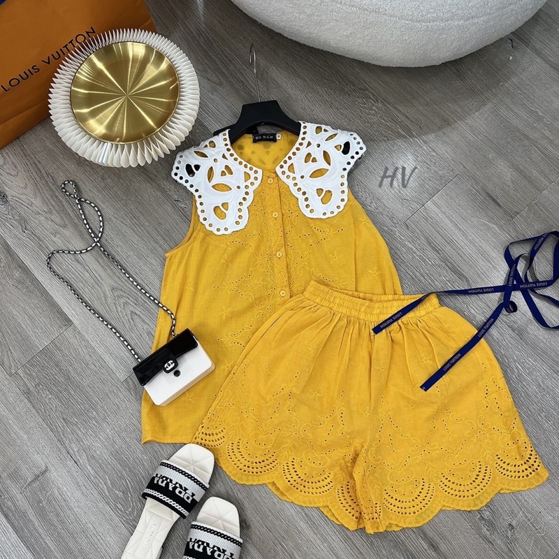 Set bộ áo ba lỗ cổ ren + quần sooc