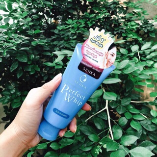 Sua rửa mặt Senka Pecfect Whip