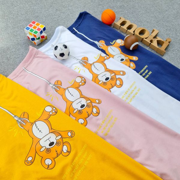Áo phông áo thun nam nữ tay lỡ from rộng freesize chất cotton thoáng mát in hình gấu bị treo chân dễ thương MOKISHOP