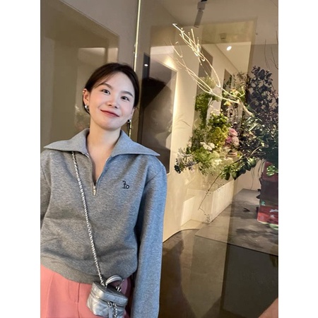 Áo Nỉ Nữ Dài Tay Cổ Bẻ Có Dây Kéo Thêu Hoa Văn Mới