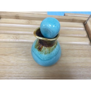 Lọ gốm đựng tinh dầu trong spa