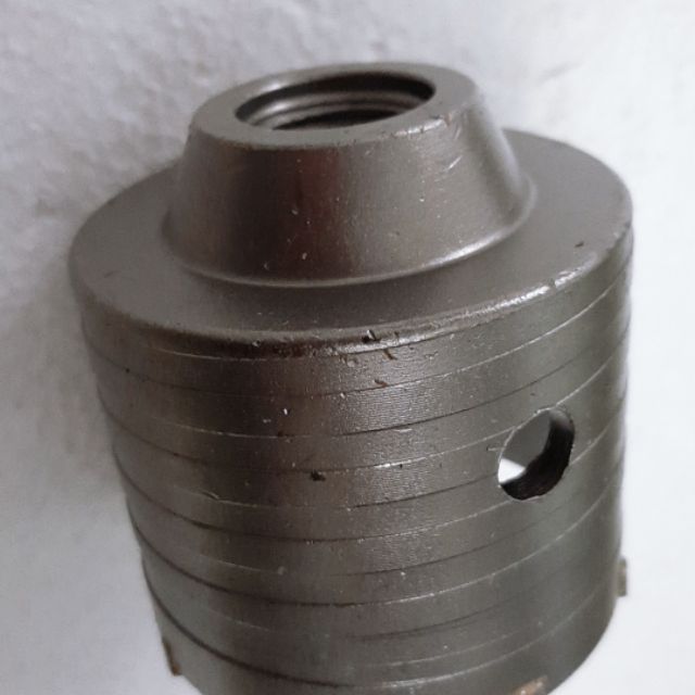 Khoét lỗ tường phi 70
