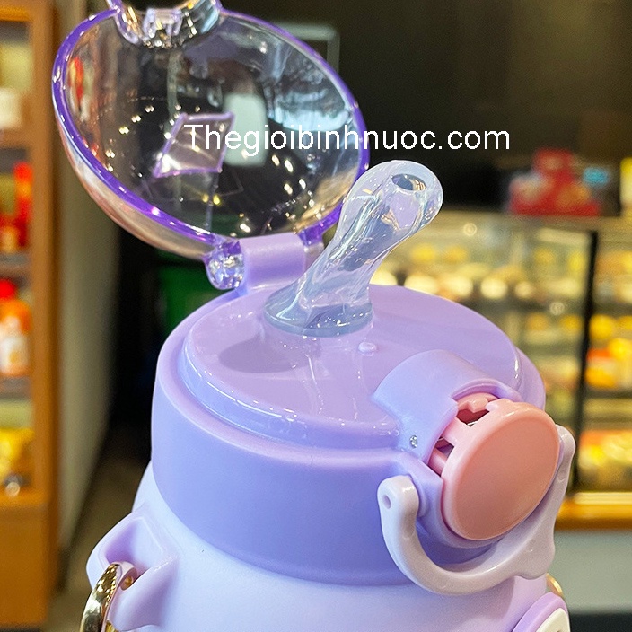 Bình nước cho em bé 700ML Tặng Kèm Dây Đeo Chéo N233