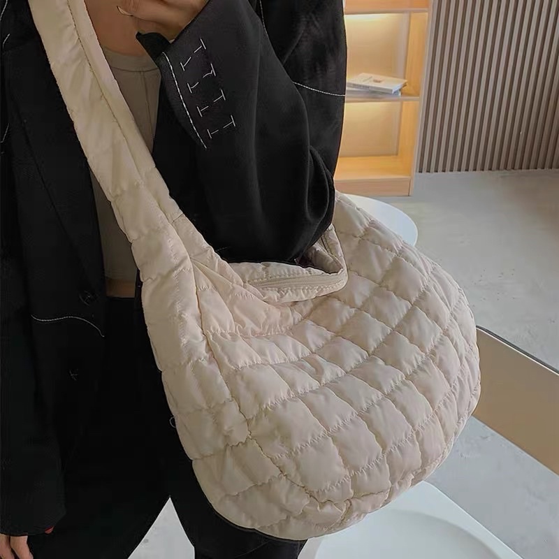 Túi đám mây xếp ly Túi đeo chéo cỡ lớn siêu nhẹ video thật shop quay