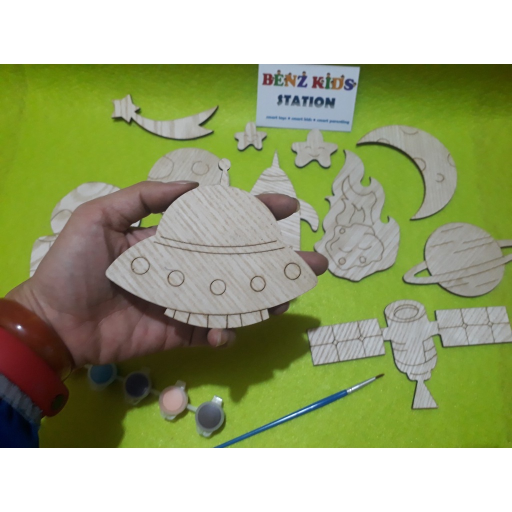 Set 10 hình tô màu bằng gỗ chủ đề Hệ Mặt Trời cho bé thoả sức sáng tạo- Benzkids