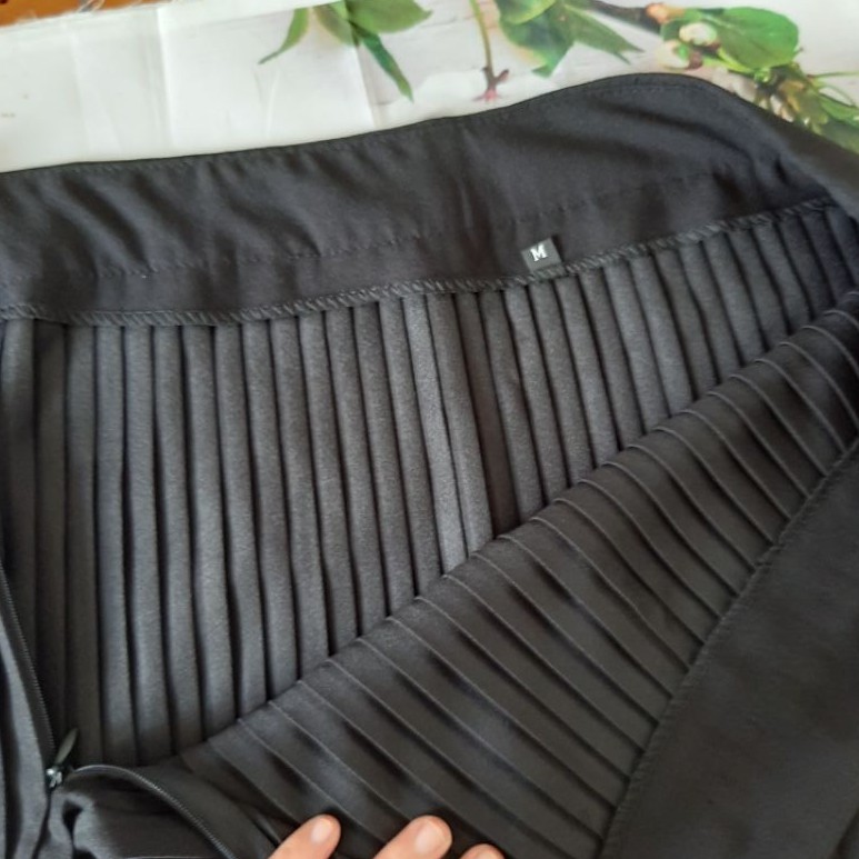 Chân Váy Xếp Ly Dáng dài qua gối LINH CHI dáng Xuông form cực chuẩn đẹp dài 65cm vải cát len RŨ ĐẸP MỀM MỊN | BigBuy360 - bigbuy360.vn