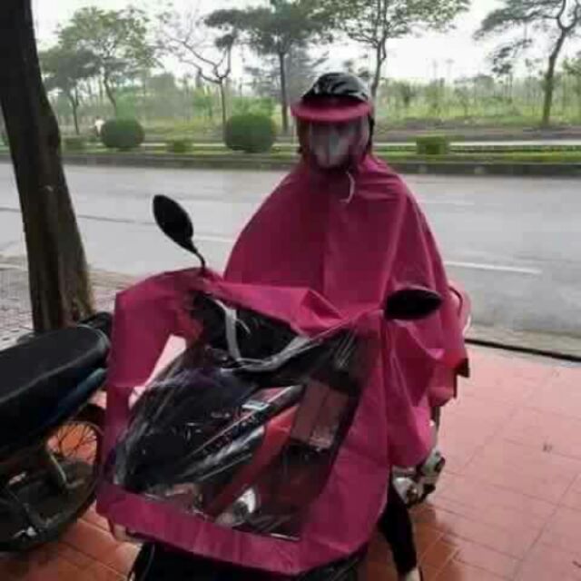 Áo mưa có kính che mặt