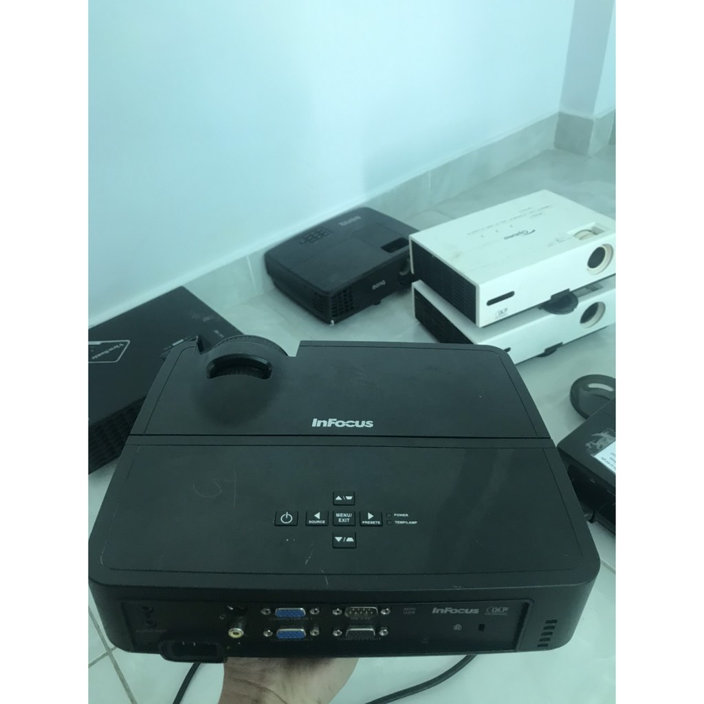 Máy chiếu cũ Infocus IN112