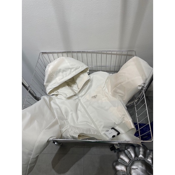 Áo khoác phao nữ dáng ngắn cho nữ thương hiệu Prada cao cấp