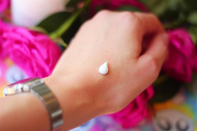 Kem Dưỡng Da Làm Dịu Cơn Ngứa Tức Thời XeraCalm AD Lipid-Replenishing Cream Avène 200ml | BigBuy360 - bigbuy360.vn