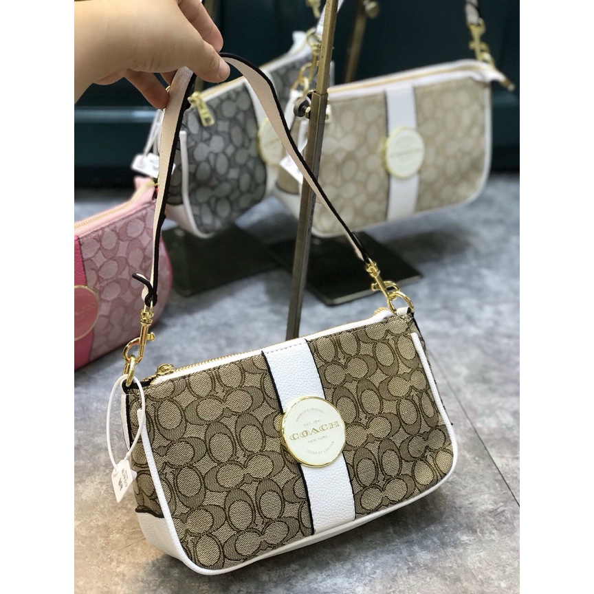 Túi kẹp nách 𝘊𝘰𝘢𝘤𝘩 phối chữ size 23 cm