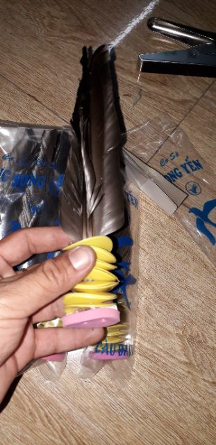 Trái cầu lông dùng để đá song yến loại nhì