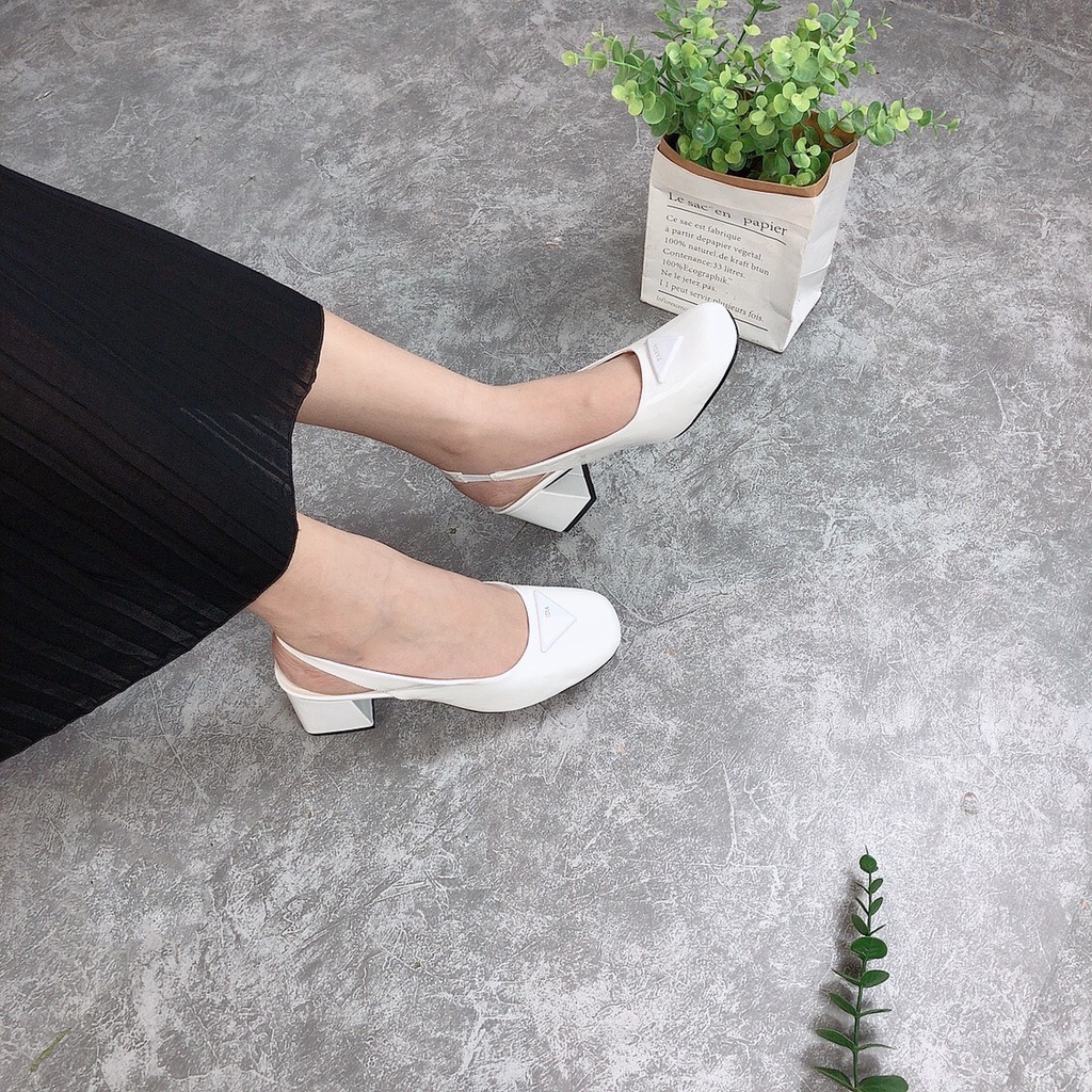 Giày Sandal Nữ - Sandal Bít PRA ĐÀ  Mũi Tròn Khuy Chữ Cao 6p
