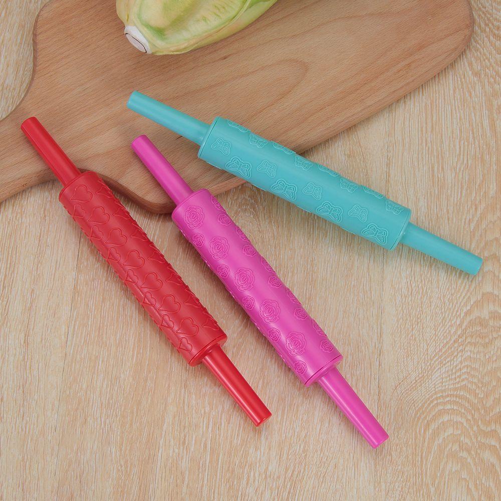 Cây Lăn Bột Làm Bánh Họa Tiết Trái Tim Xinh Xắn Tiện Dụng