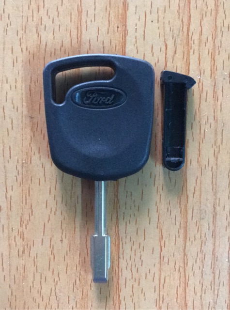 Vỏ chìa khoá xe FORD TRANSIT có hộc đựng chip từ