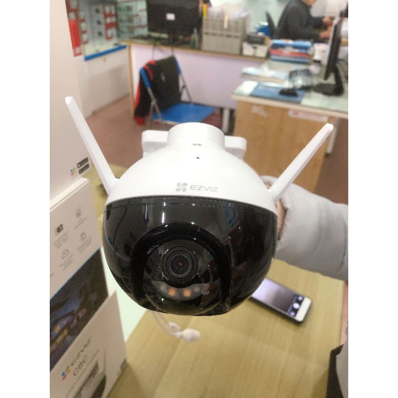 Camera Ngoài trời Xoay 4 chiều EZVIZ C8W có mic thu âm thanh, đàm thoại 2 chiều