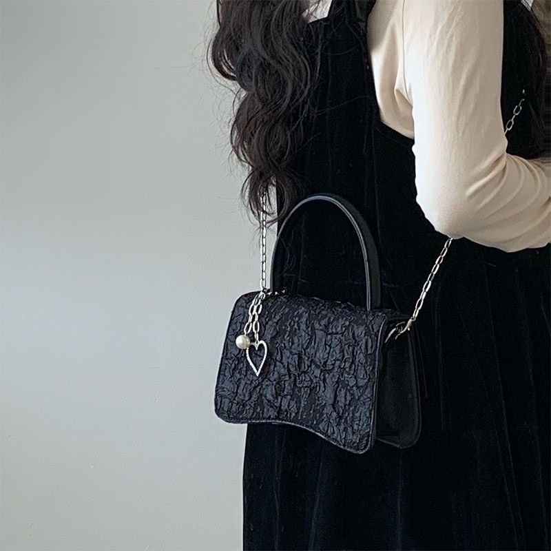 Túi đeo chéo kèm phụ kiện Butterfly