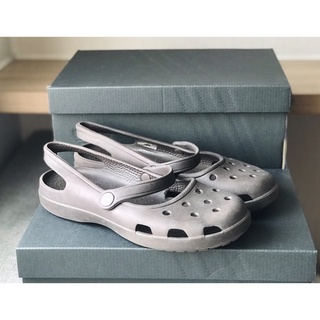 {2hands}{crocs} Sục có quai Crocs (38)