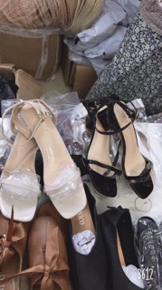 Sandal dây mảnh phối quai trong