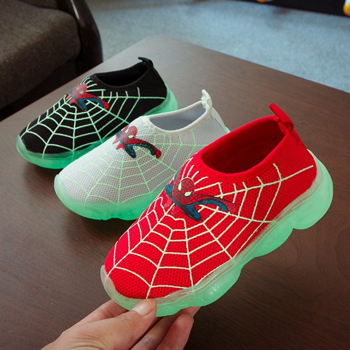 GIày thể thao thiết kế hình Spiderman đáng yêu cho bé trai