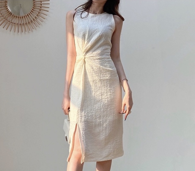 Đầm xoắn eo xẻ tà 2023