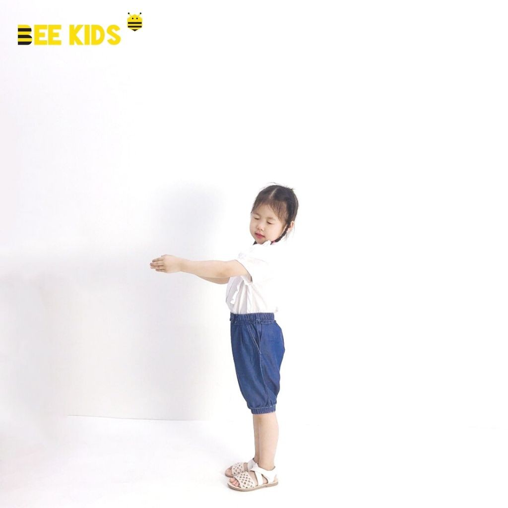 Quần Bò Bee Kids Vải Lụa Bo Chun Gấu Cạp Nơ Dáng Ngố Thụng Cho Bé (2 - 12 Tuổi) 7QJ01594CT