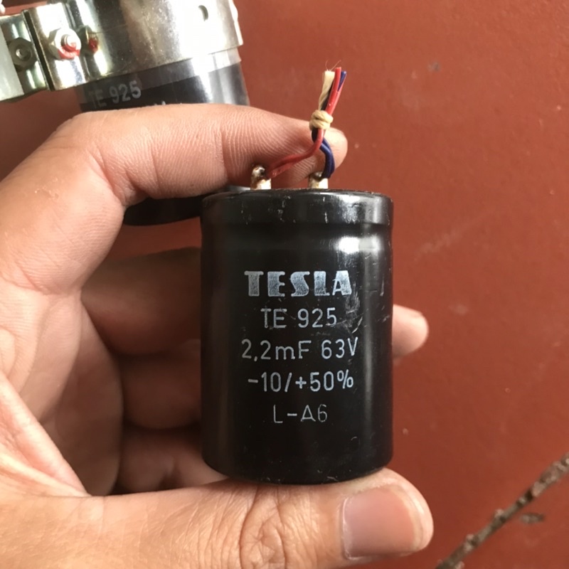 đôi tụ tesla 2200uf 63v