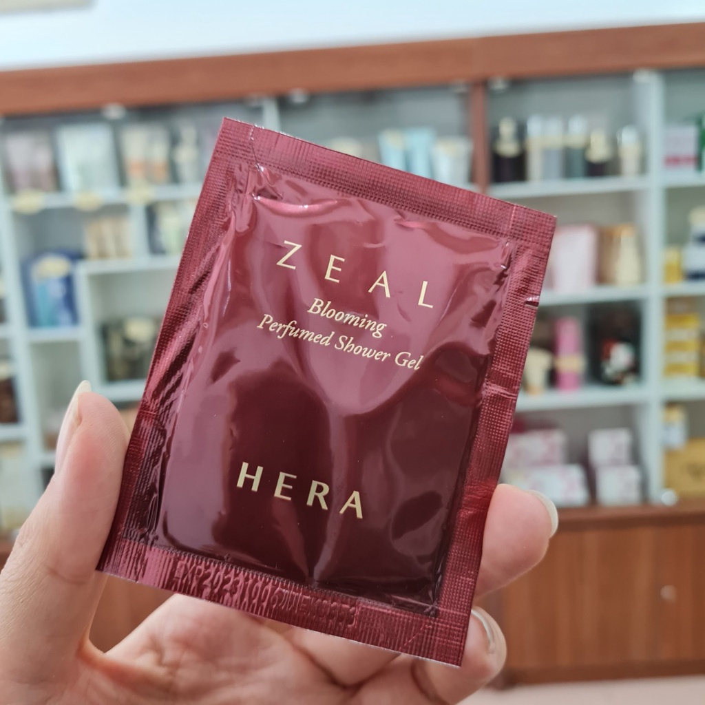 Sữa tắm cao cấp hương nước hoa Hera Blooming Perfumed Showed Gel và dưỡng body 4ml