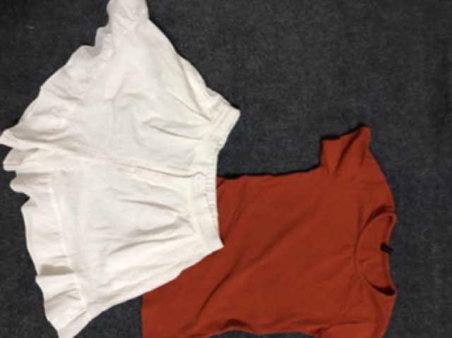 Thanh lý áo thun màu cam và quần váy