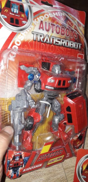 Lắp ráp 1 mô hình Transrobot Kidoshin biến thành xe bằng nhựa