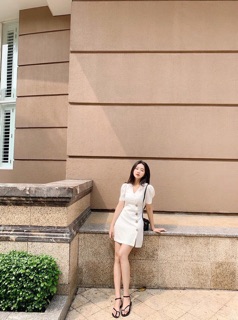 ĐẦM CỔ V NÚT GỖ