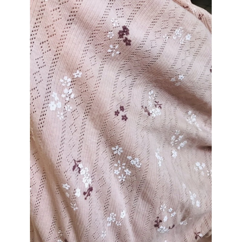 vải thun cotton đục lỗ hoa nhí màu hồng nude