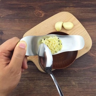 Ép tỏi ĐỨC