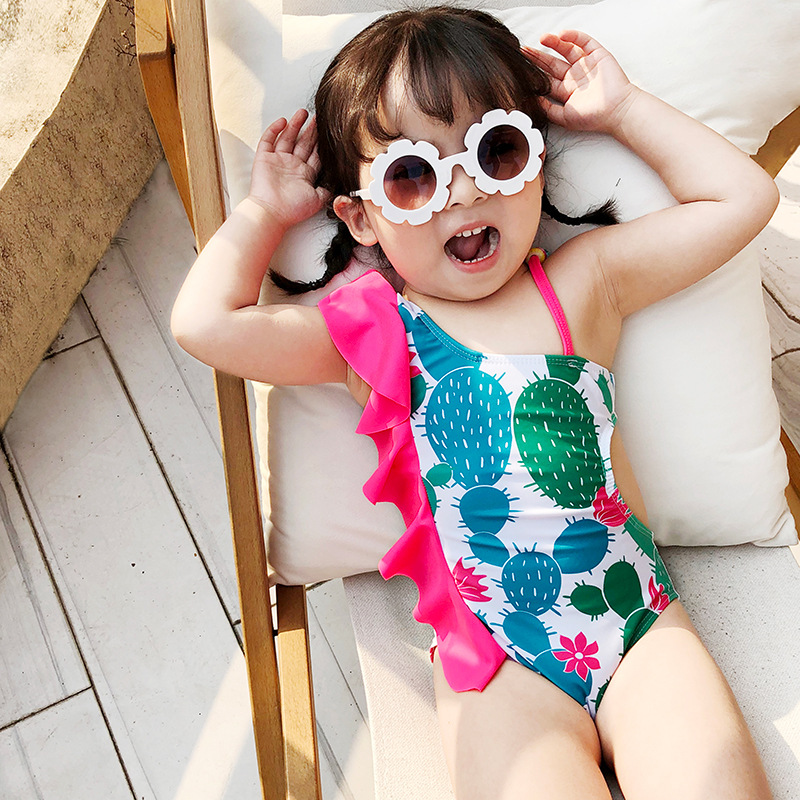 Đồ bơi vai xéo nhiều màu sắc dễ thương kèm mũ bơi thời trang cho bé 1-7 tuổi.