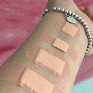 Hộp Ơ Gâu 100 Miếng Dán Vết Thương