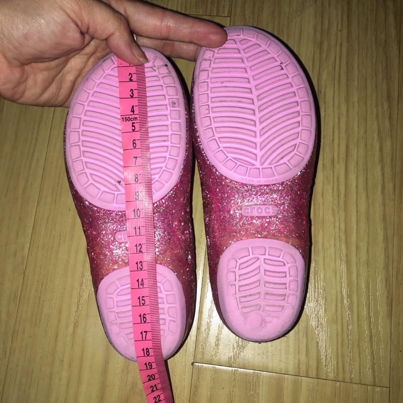 Giày nhựa kim tuyến cross cho bé size 28