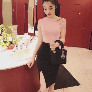 Đầm lệch vai xẻ tà