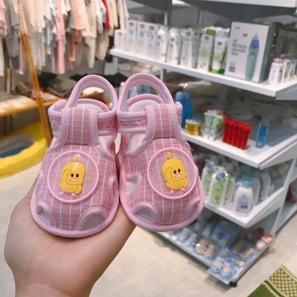 Giày tập đi cho bé
