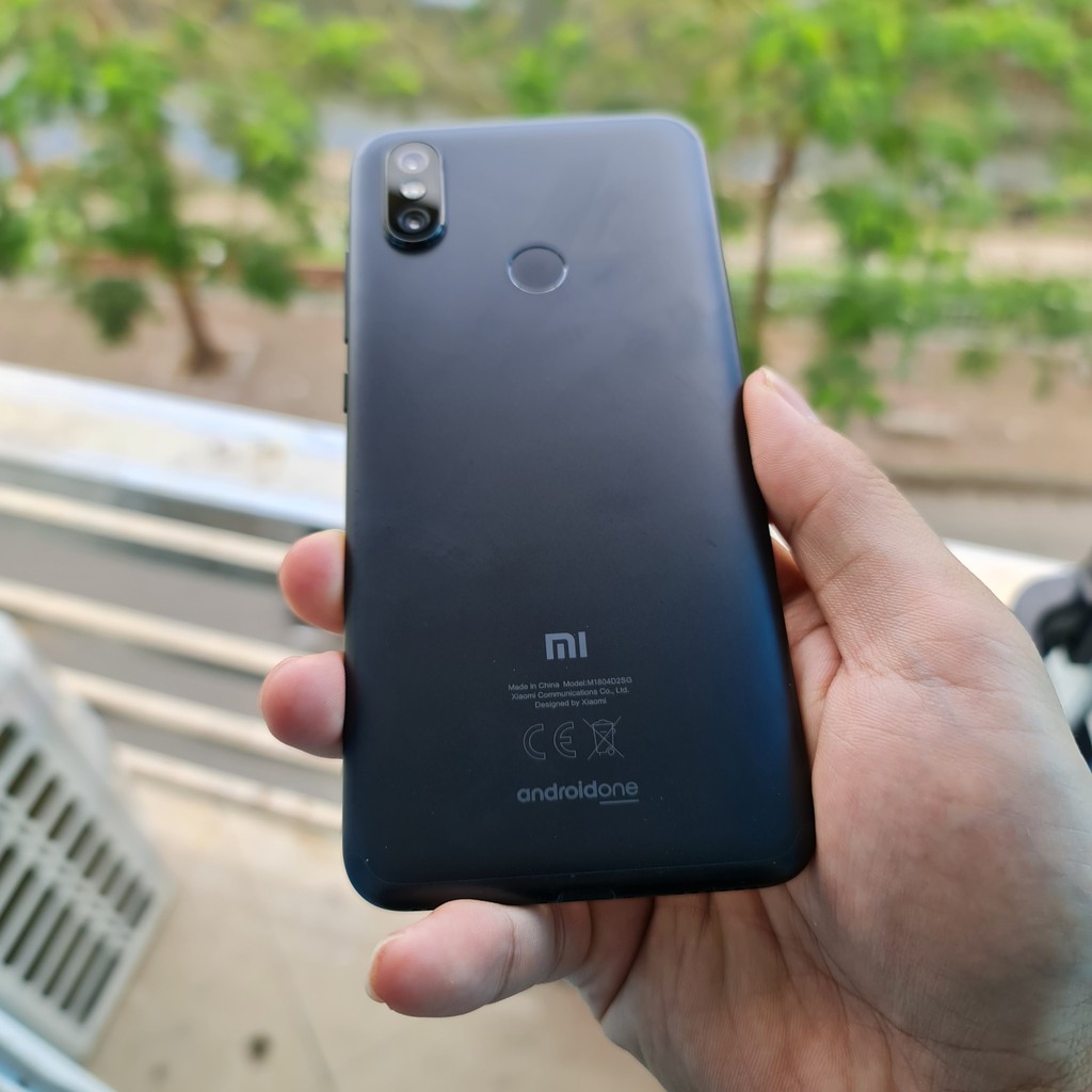 Điện thoại Xiaomi Mi A2 cấu hình khủng Snapdragon 660 4GB RAM 64GB bộ nhớ. Chiến game siêu mượt