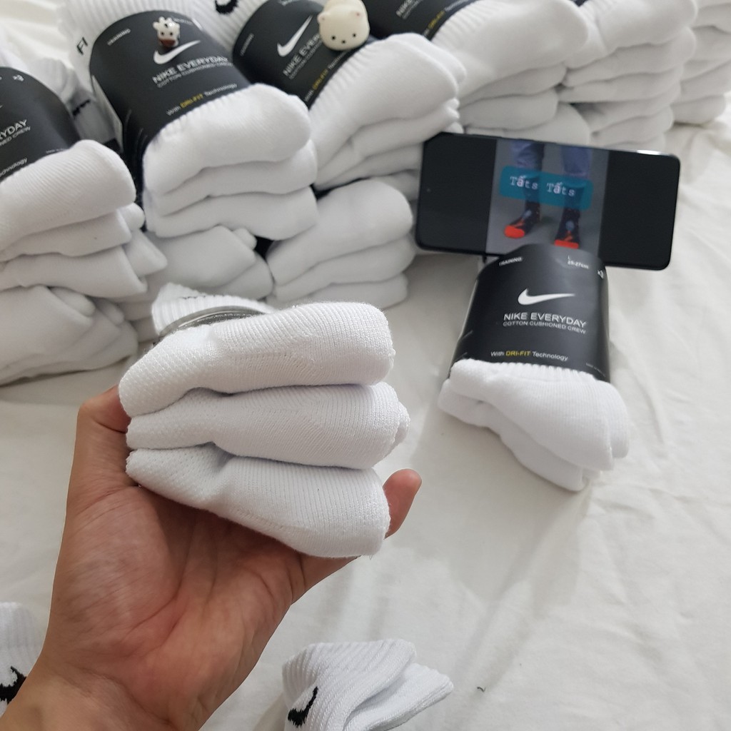 Pack 3 đôi tất thể thao Nike DRI FIT cao cổ màu Trắng Đá bóng Chạy bộ tập Gym - Free ship TatsTats.vn