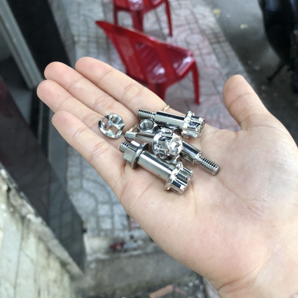 Ốc tay thắng Salaya cho xe số, xe côn Wave, Dream, Sirius, Future, Exciter 150, Winner X,..inox 304 chống rỉ sét - 1 Con