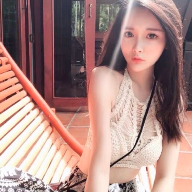 Áo bikini ren buộc dây yếm